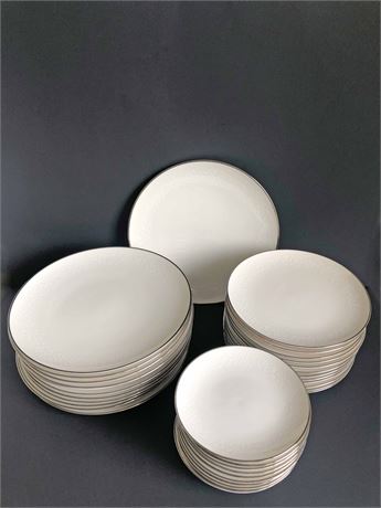 Noritake Lorelei Ivory China Plate Set