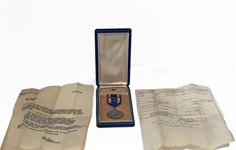 Named WWII Posthumus Air Medal w/Oak Leaf Clusters