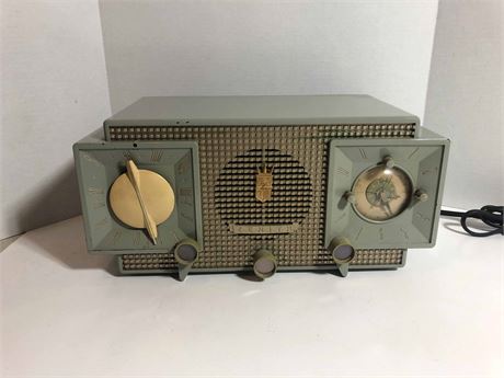 1952 Zenith Tube Radio