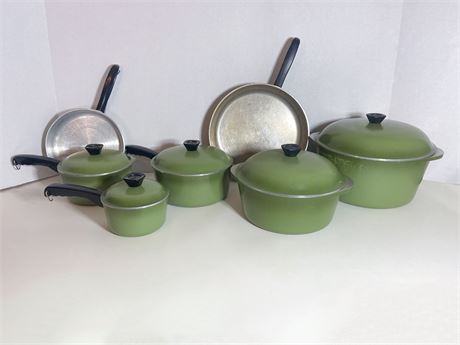 Club Avocado Green Cookware Collection
